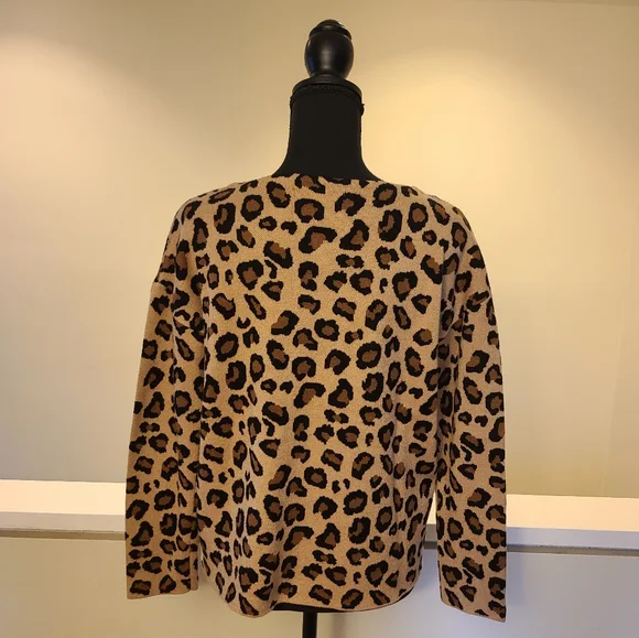 🐆TAHARI Leopard Print Pullover Sweater Size Small - Picture 2 of 5